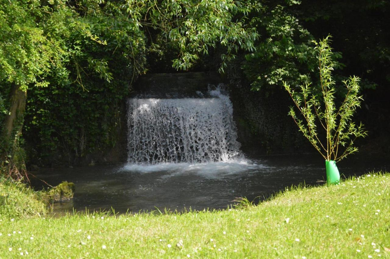 Les Gites Insolites De La Cascade Lespesses Exterior foto